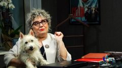 Menajerimi Ara’nın Peride’si Ayşenil Şamlıoğlu’nun dekolteli pozu çok konuşuldu