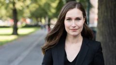 Finlandiya Başbakanı, dekoltesiyle ülkeyi karıştırdı