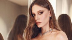 Serenay Sarıkaya, İzmir’den dönerken depreme yakalandı