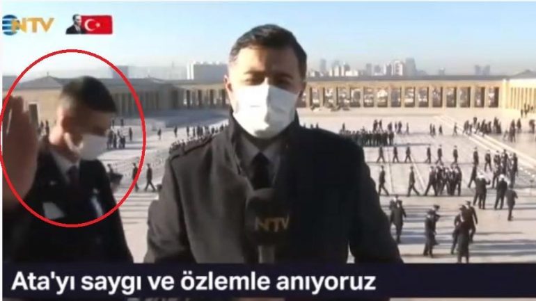 Gazeteciler Anıtkabir’den kovuldu!