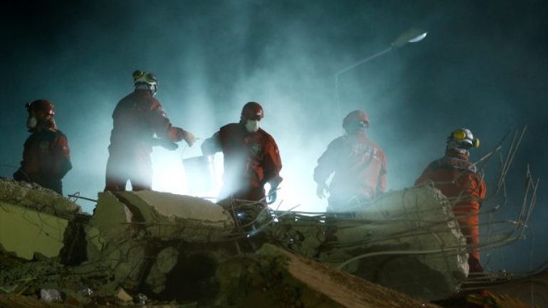 İzmir depreminde ölü ve yaralıların sayısı her geçen saat artıyor