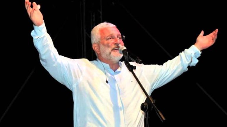 Ünlü sanatçıdan kötü haber! Hastaneye kaldırıldı!