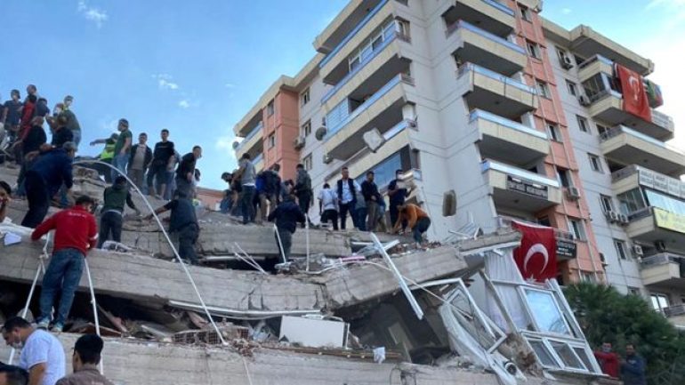 İzmir depreminde yıkılan binalara ilişkin 9 kişi gözaltına alındı
