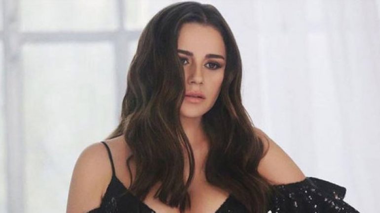 Şarkıcı Merve Özbey’in acı günü! Babası Ahmet Özbey hayatını kaybetti!