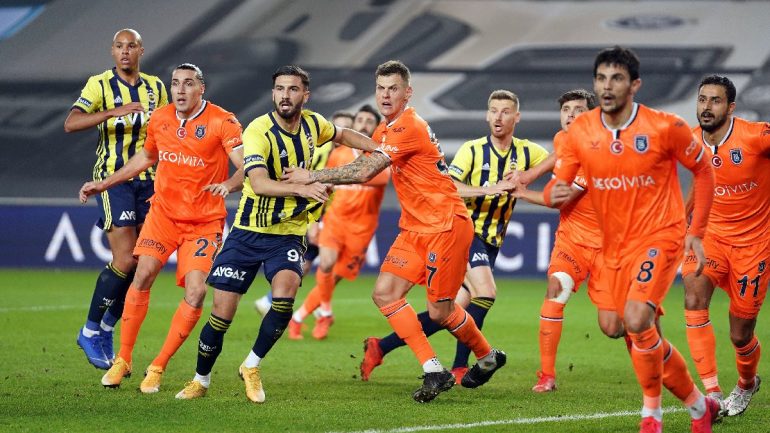 Nefes kesen maçta kazanan Fenerbahçe! 5 gol, 3 kırmızı kart…
