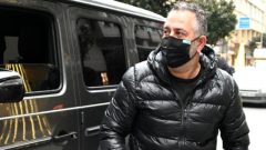 Klinikten çıkan Cem Yılmaz’dan, muhabirlere sert tepki: Çocuk aldırdım