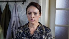 Ezgi Mola 2 milyon TL’yi elinin tersiyle itti! Nedeni herkesi şaşırttı!