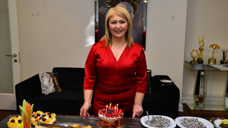 Ünlü diş Hekimine sürpriz doğum günü kutlaması