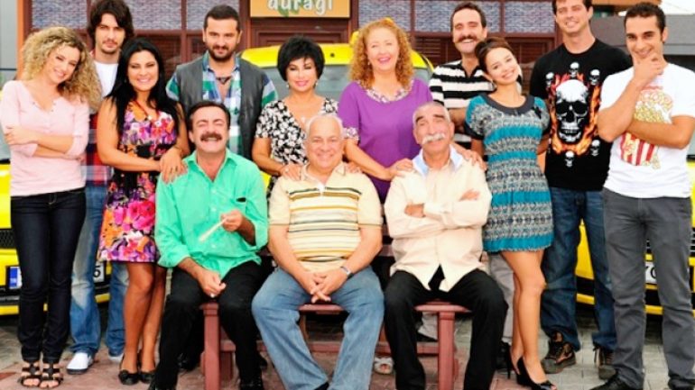 Akasya Durağı yeniden mi başlıyor? Sevilen oyuncudan yanıt geldi