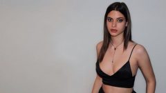 Derin Talu’nun süper minili pozuna beğeni yağmuru