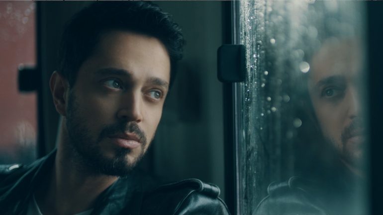 Murat Boz’un yeni klibindeki ‘Aslı Enver’ detayı gündeme bomba gibi düştü