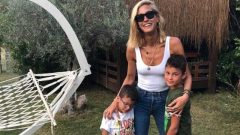 Çağla Şıkel oğlunun doğum gününü kutladı