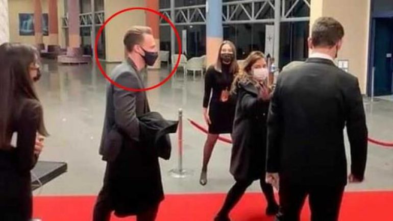 Kerem Bürsin’i kızdıran olay! Ödül törenini apar topar terketti