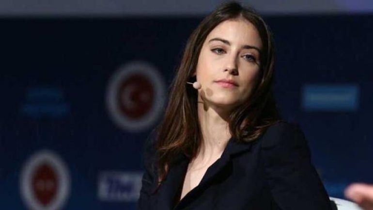 Hazal Kaya koronavirüse yakalandı