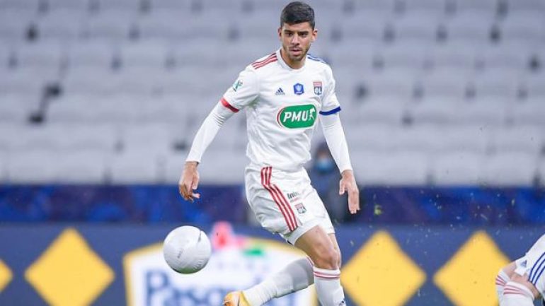 Cenk Özkaçar, Lyon’da formayı kaptı