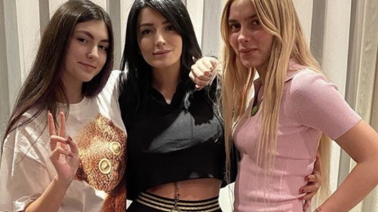 Aleyna Tilki’nin annesinden bikinili paylaşım