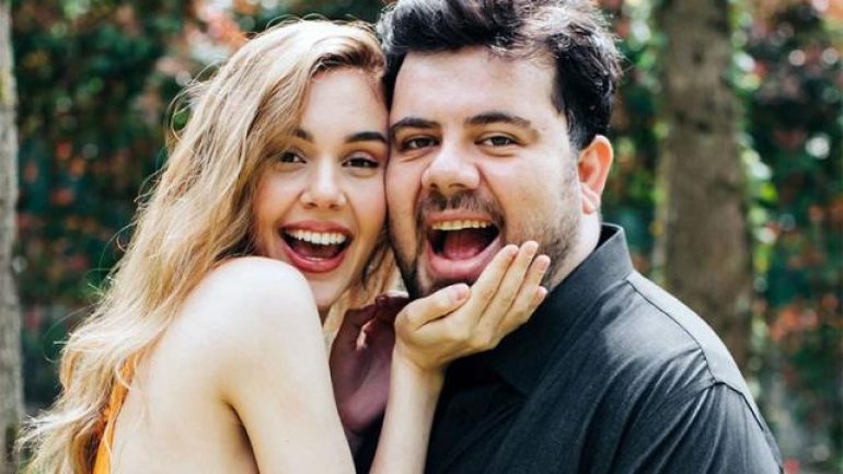 Berfu-Eser Yenenler çiftinden tatil pozu