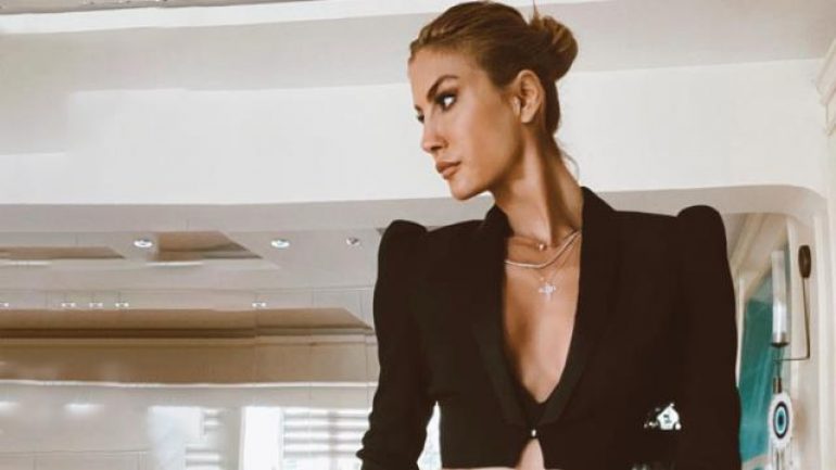 Talihsiz kaza! Çağla Şıkel amuda kalkarken yere düştü