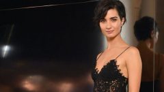 Güzelliğiyle hayranlarından tam not aldı! Tuba Büyüküstün’den sıfır makyaj pozu