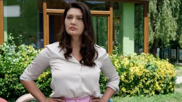 Nurgül Yeşilçay yeni filmi için sarışın oldu