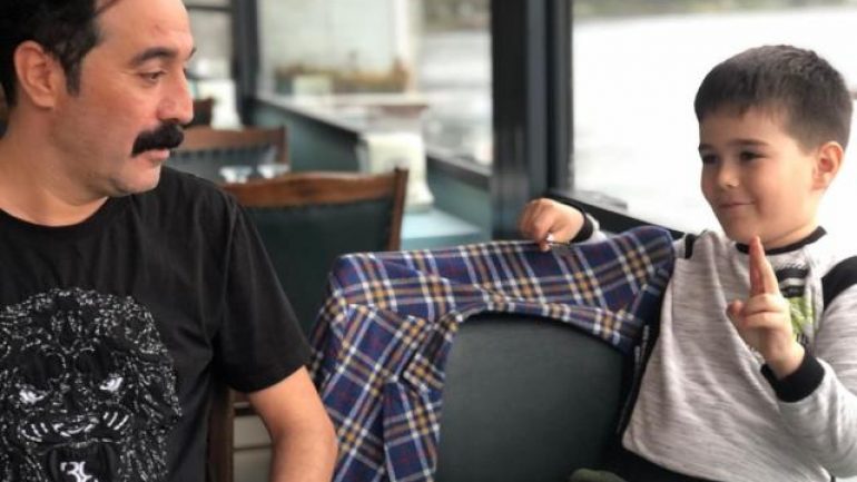 Mustafa Üstündağ oğlunun dişini yüzük yaptırdı!