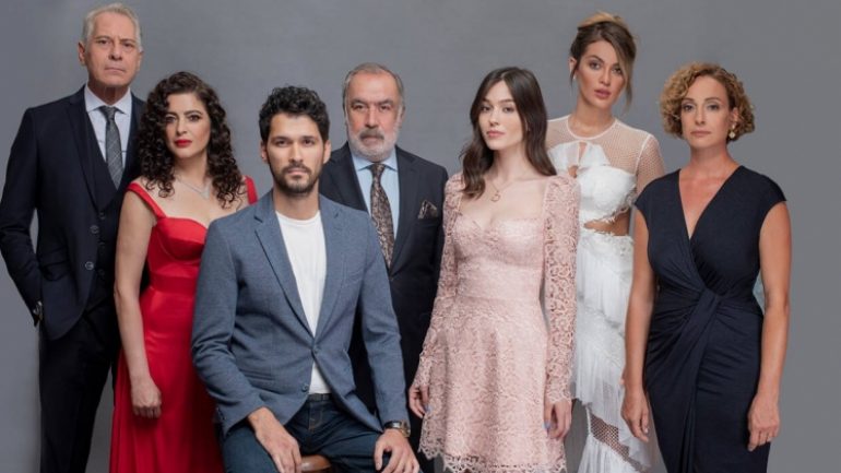 Kırık Hayatlar dizisinin güzel oyuncusu, çekimlerde yüz felci geçirdi