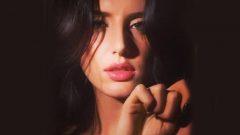 Ünlü manken, otogarda uyuşturucuyla yakalandı