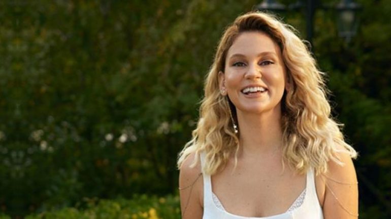 Karantinada aşka geldi! Farah Zeynep Abdullah sevgilisiyle romantik pozunu paylaştı