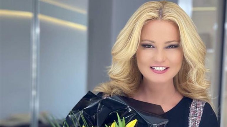 Müge Anlı mini elbiseli pozunu paylaştı! Beğeni butonu çöktü