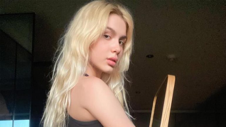 Aleyna Tilki yataktan iç çamaşırlı pozunu paylaştı!