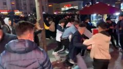 Pinhani konserinde kavga! Tekme ve yumruklar havada uçuştu