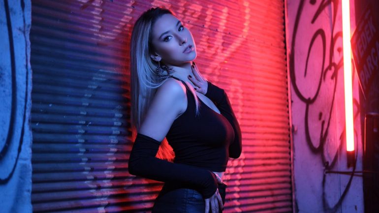 Drina Aklım Hep Sende ile müzik dünyasını salladı