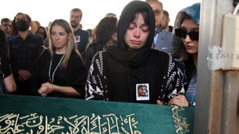 Rapçi Berk Bayındır son yolculuğuna uğurlandı