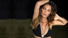 Hülya Avşar, 3 yıl sonra yeni şarkısıyla müzik piyasasına döndü