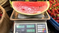 Karpuzlar tezgahtaki yerini aldı! Fiyatı ise dudak uçuklatıyor!