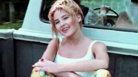 Kamyon kasasındaki klibiyle bir döneme damga vurmuştu! Pınar Aylin güzelliğiyle yıllara meydan okuyor