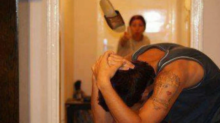 Mahkemeden ‘anne terliği’ kararı: ‘Silahlı yaralama suçunu oluşturuyor’