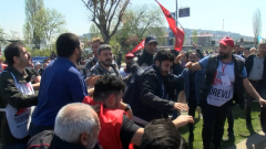 Maltepe’de 1 Mayıs kutlamaları öncesi arbede! Polis otobüsünün camı kırıldı, gözaltılar var