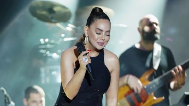 Ebru Gündeş’in görüşmeyi reddettiği kız kardeşi yıllar sonra ortaya çıktı!