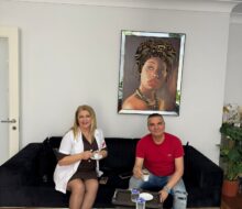 Güzel Gülüşlerin kraliçesi ünvanlı Ünlü Diş Hekimi Sonay Öztan Gökhan, Başarılı organizatör Nedim Delibaş’ı Kliniğinde Ağırladı