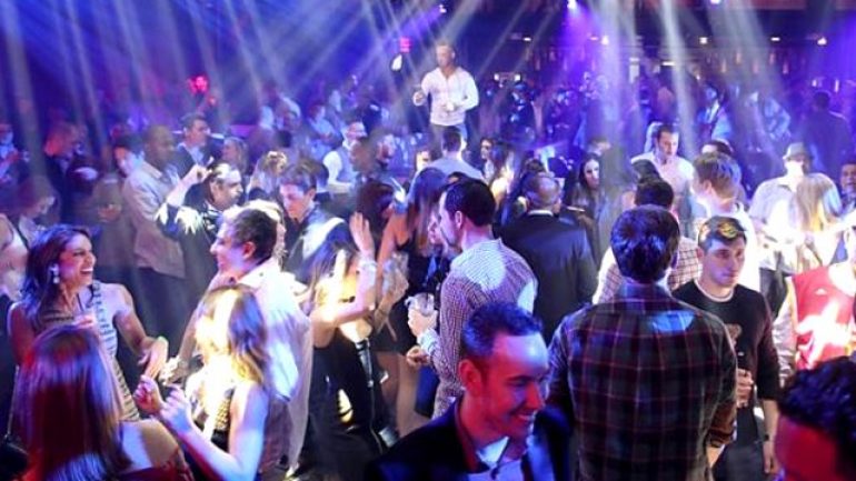 Eğlence mekanlarına getirilen gece yarısı yasağı erken saate mi çekiliyor?