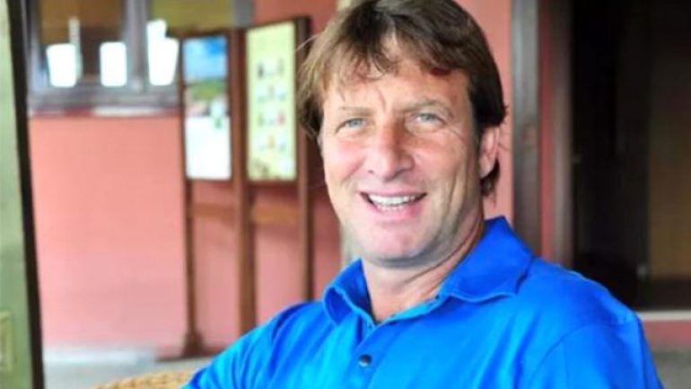 Kaya Çilingiroğlu, maske işini bu kez fena abarttı! Taktığı kaskla yine gündem oldu!