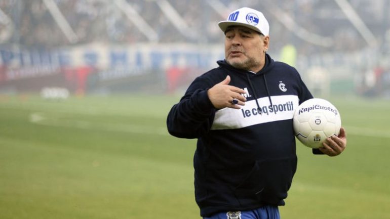 Maradona hastaneye götürüldü