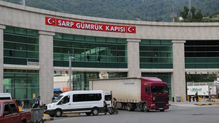 Sarp Gümrük Kapısı’nda 71 bin adet elektronik sigara ele geçirildi