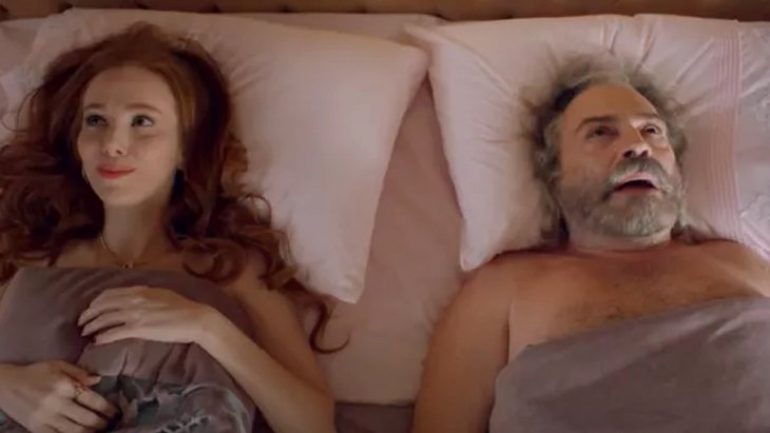 “9 Kere Leyla” filminden ilk fragman geldi! Elçin Sangu ve Haluk Bilginer’in yatak sahnesi dikkat çekti