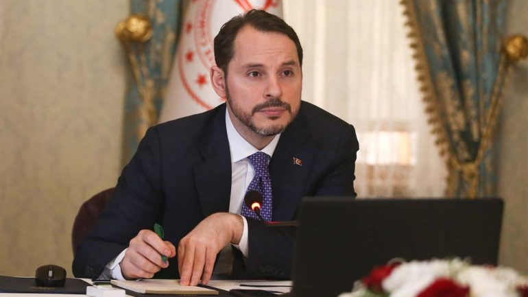 Bakan Berat Albayrak istifa ettiğini duyurdu