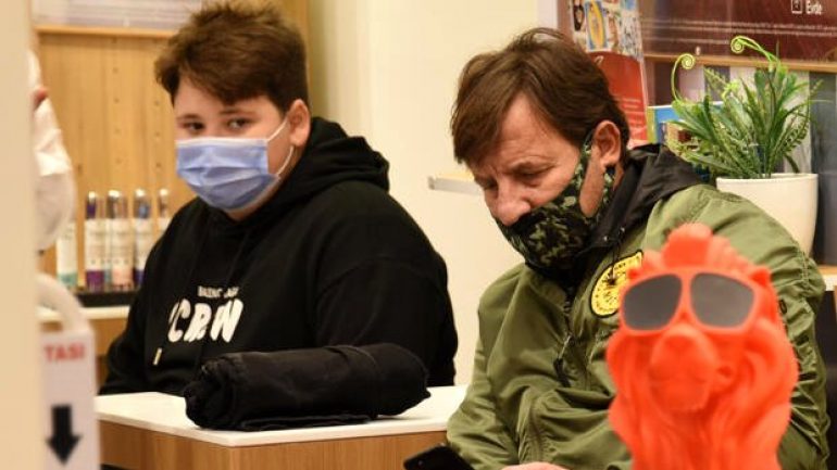 Kaya Çilingiroğlu kendini görütüleyen basın mensuplarına öfke kustu