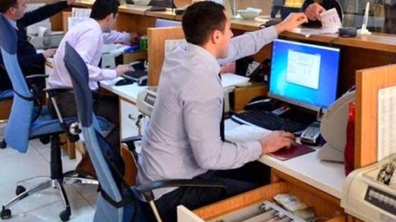 Koronavirüs tedbirleri kapsamında bankalar yeni mesai saatlerine geçti