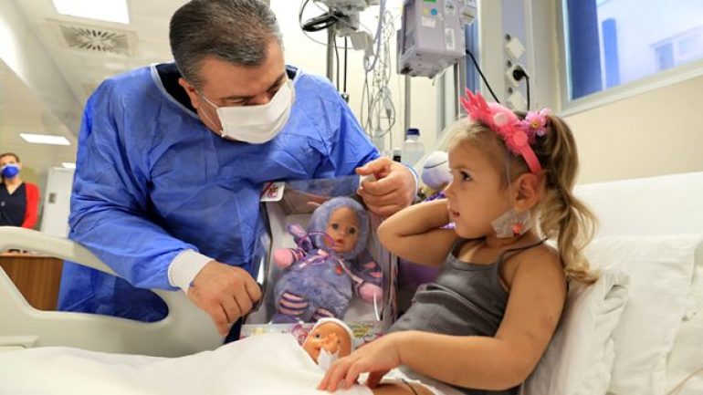 Minik Ayda’nın Sağlık Bakanı Fahrettin Koca’dan “maymun” talebi gülümsetti