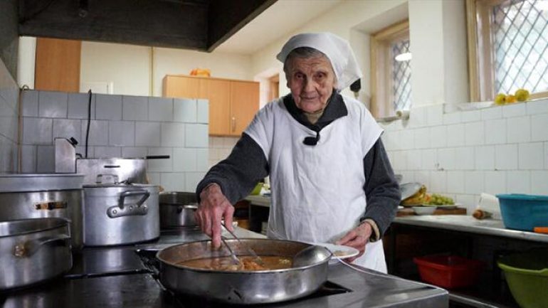 Çeyizini düzebilmek için işe girdi, hiç durmadan 66 yıldır çalışıyor